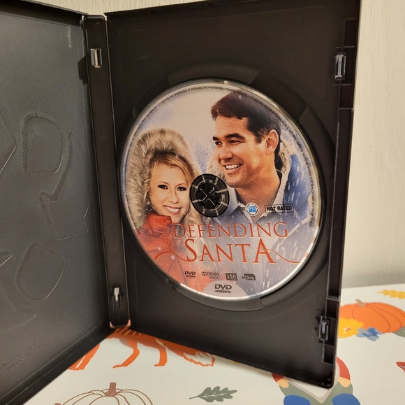 Defending Santa dvd - Picture 3 of 4